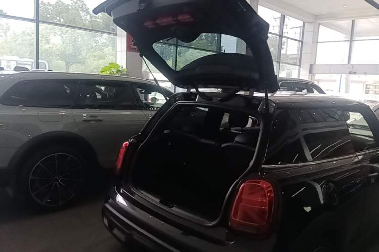 Used MINI 2023 Updated 2.0T COOPER S Artist Trunk