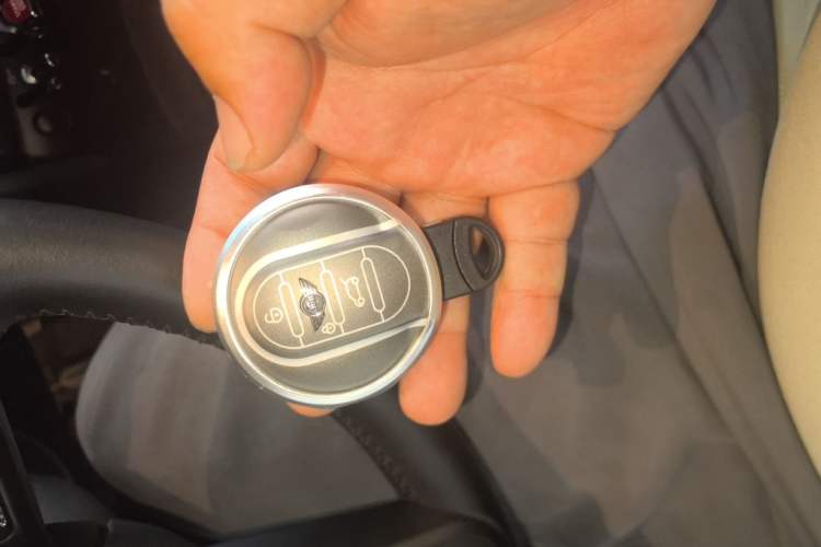 Used MINI 2023 1.5T COOPER Artist Five-Door Edition Vehicle Key