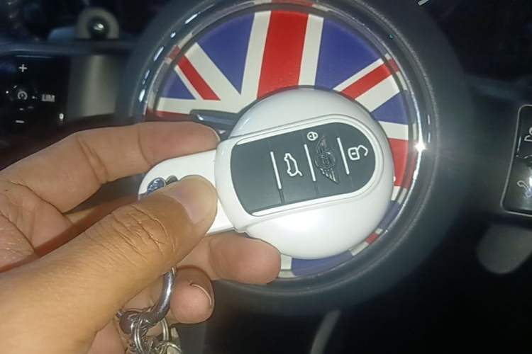 Used MINI 2023 2.0T COOPER S Artist Five-Door Edition Vehicle Key