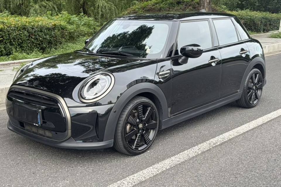 MINI MINI 2023