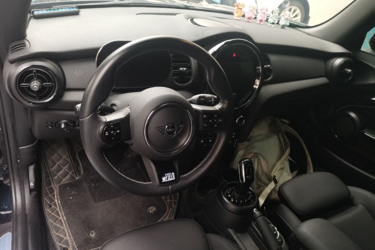 Used MINI 2023 1.5T COOPER Midnight Escape Special Edition Center Console