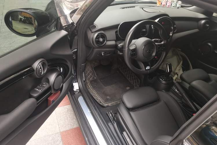 Used MINI 2023 1.5T COOPER Midnight Escape Special Edition Driver Seat