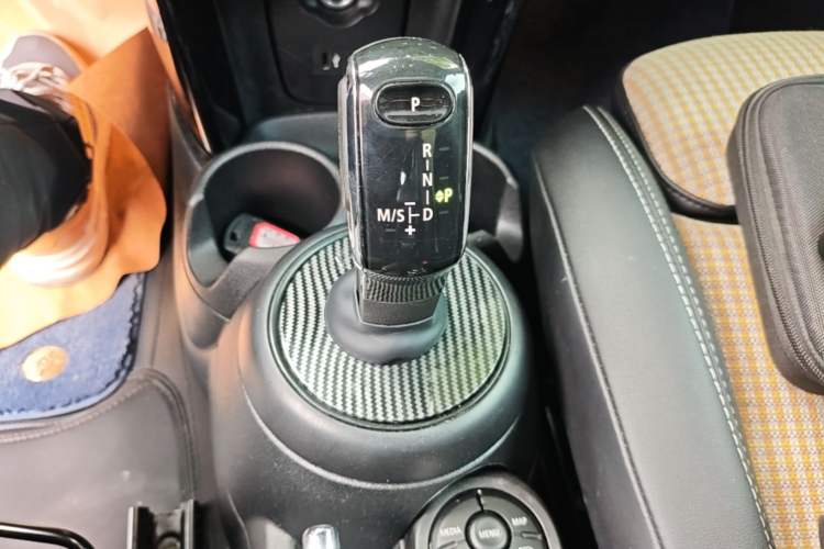 Used MINI 2023 Updated 2.0T COOPER S Artist Gear Lever