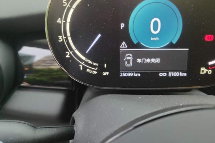 Used MINI 2023 Updated 1.5T COOPER Artist Odometer Close Up