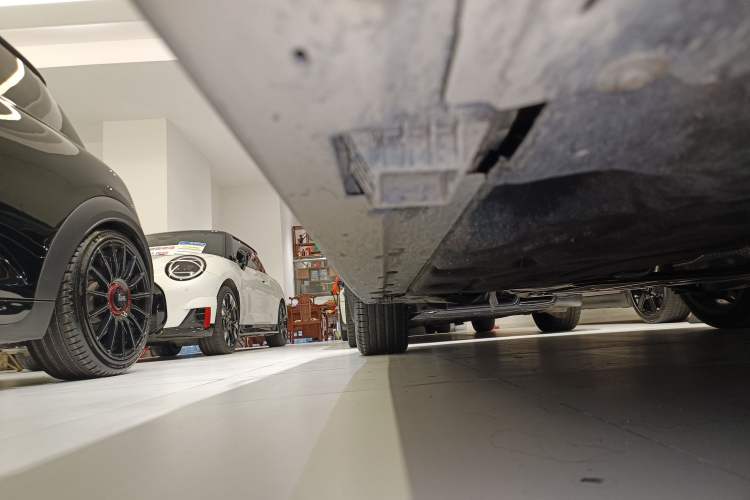Used MINI 2023 Updated 1.5T COOPER Artist Right Side Sill