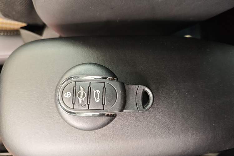 Used MINI 2023 Updated 2.0T COOPER S Artist Vehicle Key
