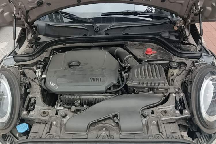 Used MINI 2023 Updated 1.5T COOPER Artist Engine Bay
