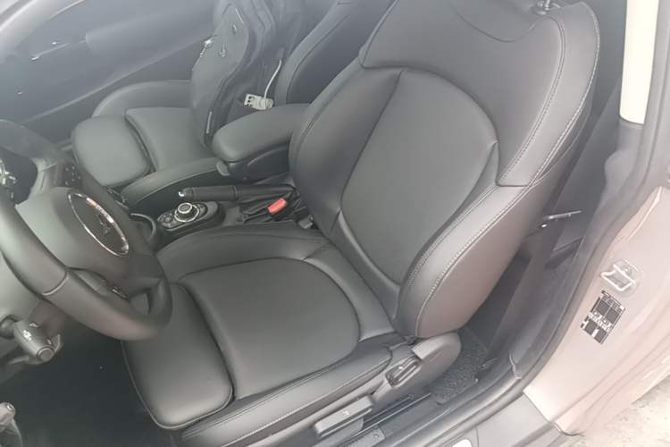 Used MINI 2023 Updated 1.5T COOPER Artist Left Front Seat