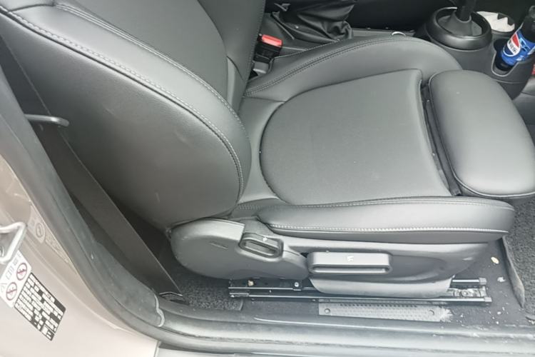 Used MINI 2023 Updated 1.5T COOPER Artist Right Front Seat