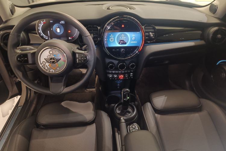 Used MINI 2023 1.5T COOPER Artist Five-Door Edition Center Console