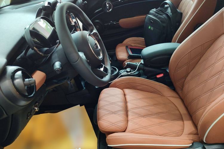 Used MINI 2023 Updated 2.0T COOPER S Artist Left Front Seat