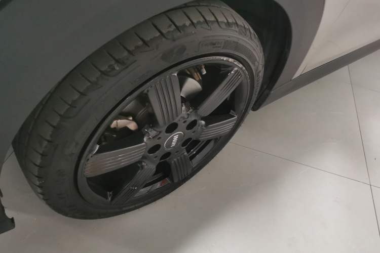 Used MINI 2023 Updated 1.5T COOPER Artist Left Front Wheel Hub