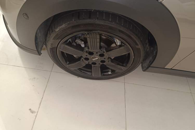 Used MINI 2023 1.5T COOPER Artist Five-Door Edition Left Front Wheel Hub