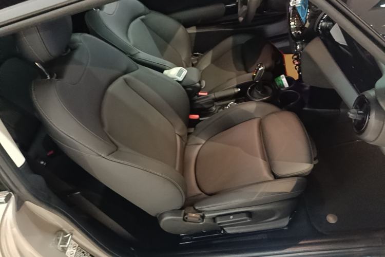 Used MINI 2023 Updated 1.5T COOPER Artist Right Front Seat