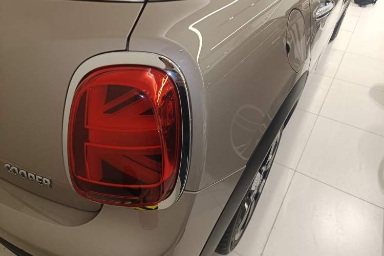 Used MINI 2023 1.5T COOPER Artist Five-Door Edition Right Rear Taillight