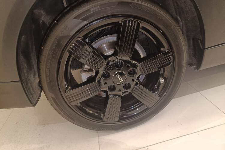 Used MINI 2023 1.5T COOPER Artist Five-Door Edition Right Rear Wheel Hub