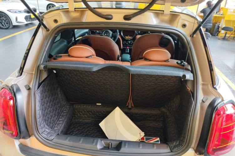 Used MINI 2023 Updated 2.0T COOPER S Artist Trunk