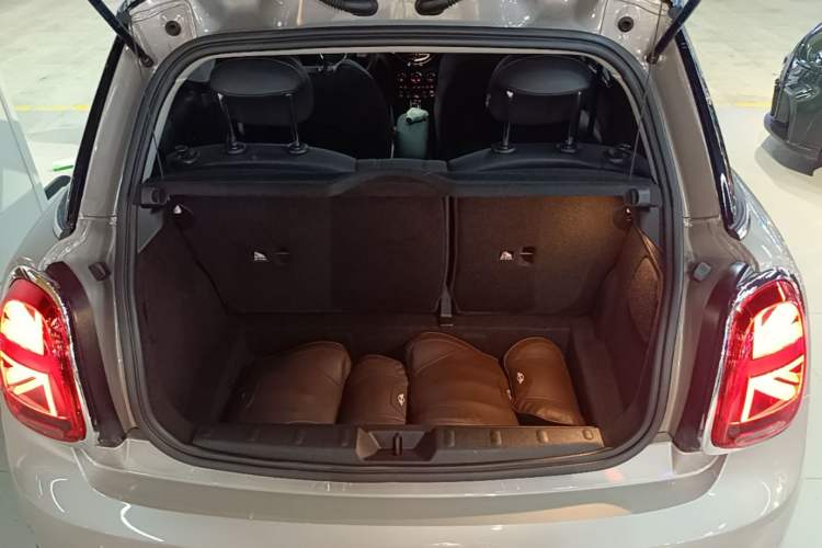 Used MINI 2023 Updated 1.5T COOPER Artist Trunk