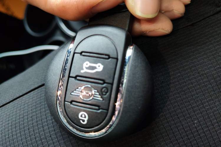 Used MINI 2023 Updated 2.0T COOPER S Artist Vehicle Key