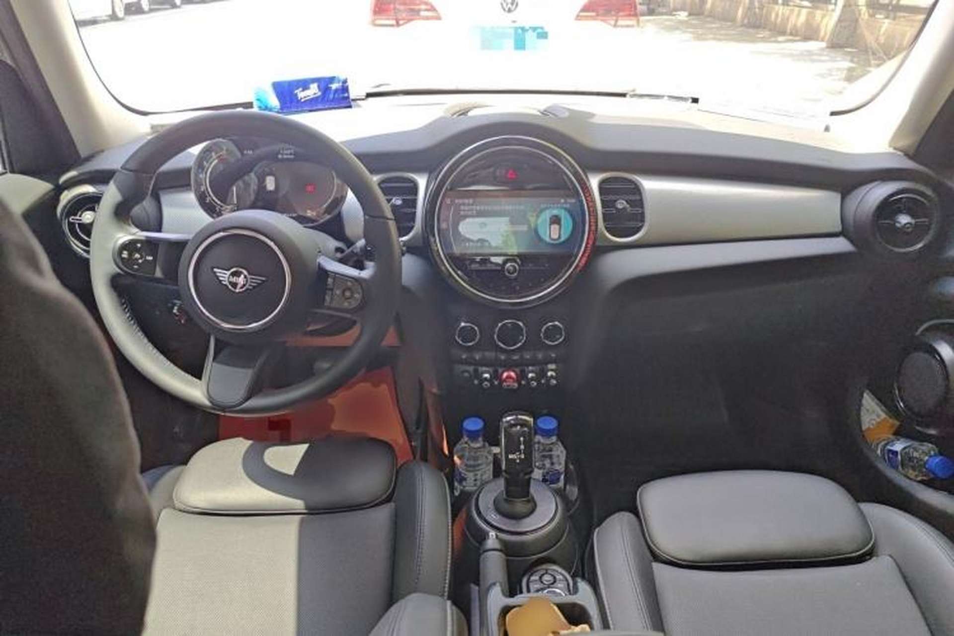 Used MINI 2023 1.5T COOPER Artist Five-Door Edition Center Console