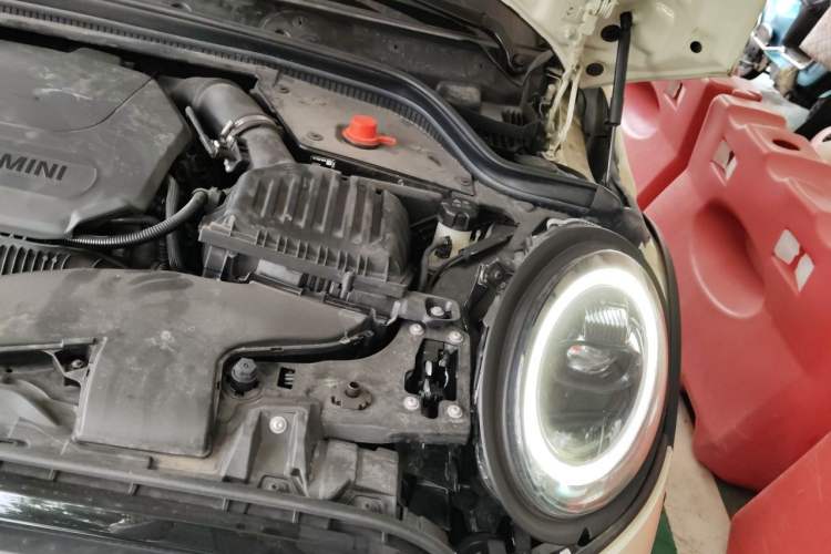 Used MINI 2023 2.0T COOPER S Artist Engine Bay Left