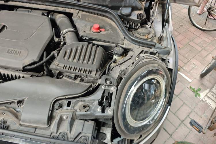 Used MINI 2023 Updated 1.5T COOPER Artist Five-Door Edition Engine Bay Left