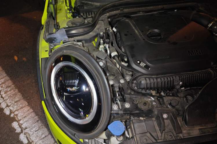 Used MINI 2023 Second Facelift 2.0T COOPER S CABRIO Artist Engine Bay Right