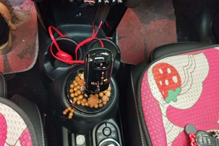 Used MINI 2023 Updated 1.5T COOPER Artist Five-Door Edition Gear Lever