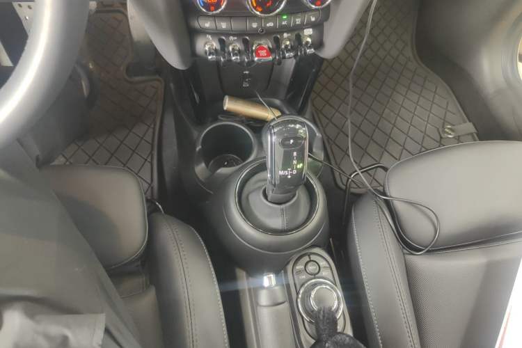 Used MINI 2023 1.5T COOPER Artist Gear Lever