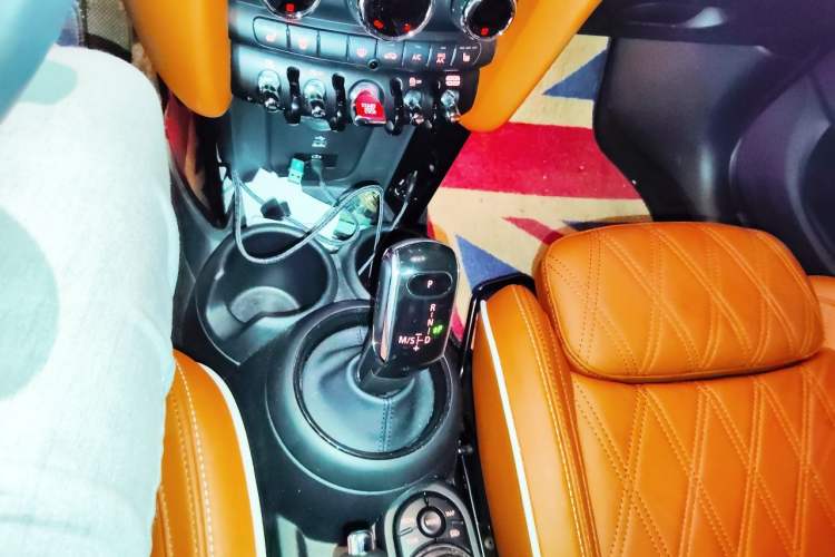 Used MINI 2023 2.0T COOPER S Artist Five-Door Edition Gear Lever