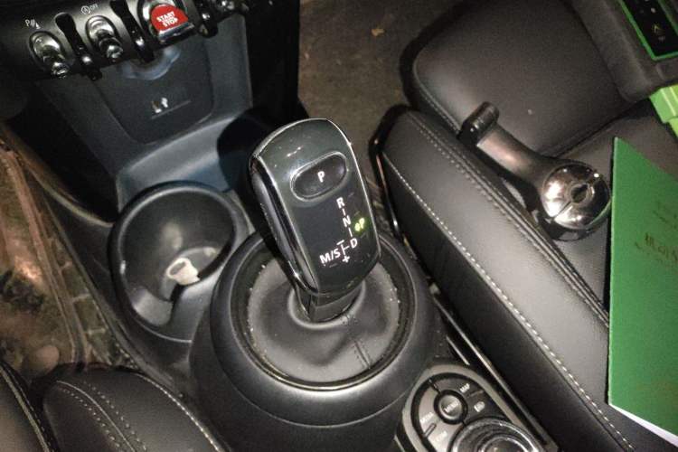 Used MINI 2023 1.5T COOPER Artist Five-Door Edition Gear Lever