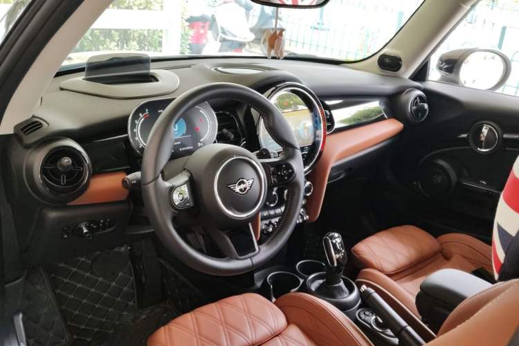Used MINI 2023 2.0T COOPER S Artist Headliner