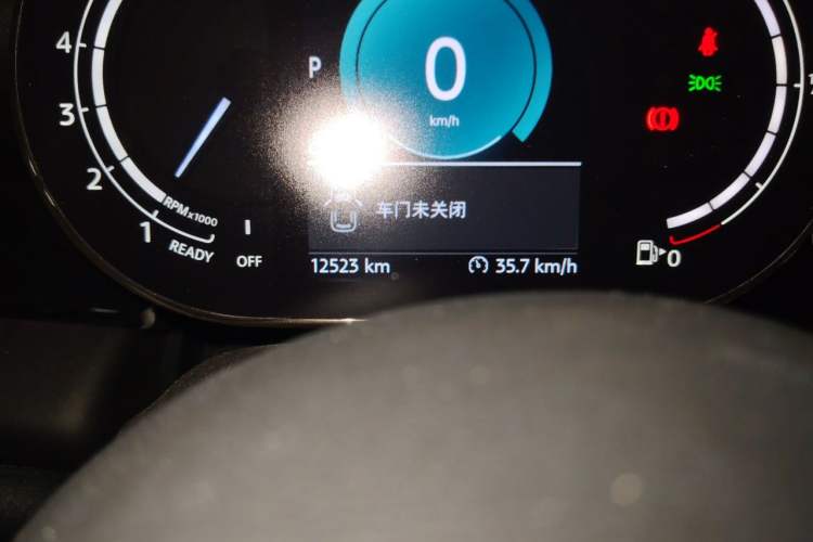 Used MINI 2023 1.5T COOPER Artist Odometer Close Up