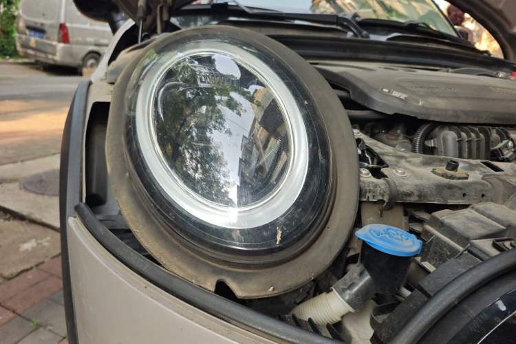 Used MINI 2023 Updated 1.5T COOPER Artist Five-Door Edition Right Front Headlight