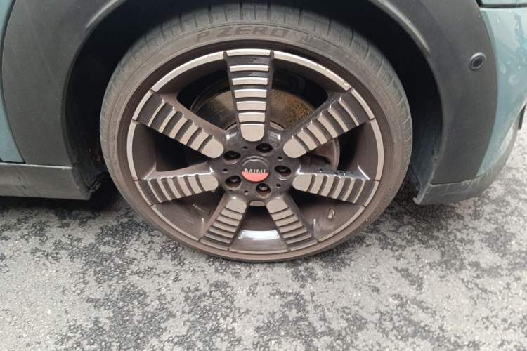Used MINI 2023 2.0T COOPER S Arc Edition Right Front Wheel Hub