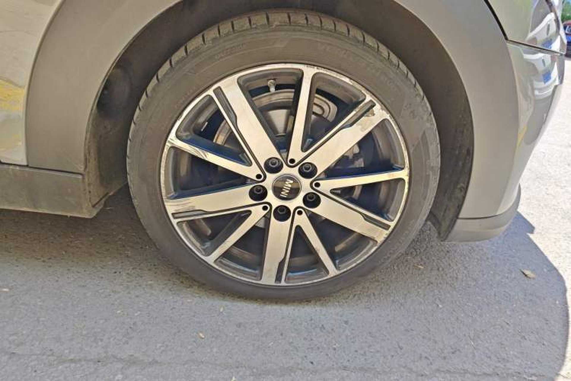 Used MINI 2023 1.5T COOPER Artist Five-Door Edition Right Front Wheel Hub