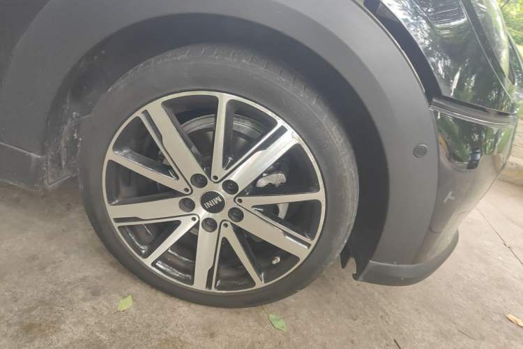 Used MINI 2023 1.5T COOPER Artist Right Front Wheel Hub