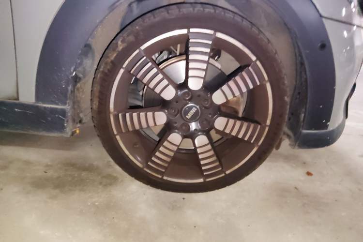 Used MINI 2023 2.0T COOPER S Artist Five-Door Edition Right Front Wheel Hub