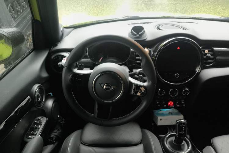 Used MINI 2023 Facelift 2.0T COOPER S Artist Five-Door Edition Steering Wheel