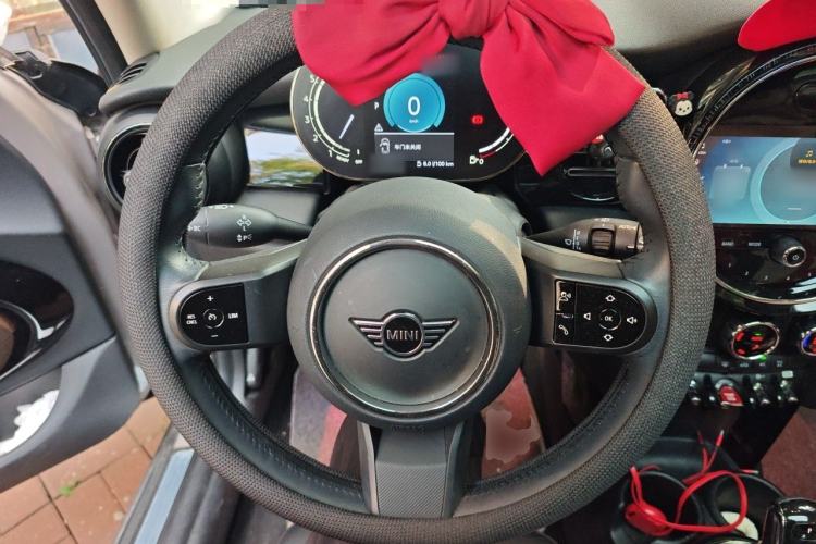 Used MINI 2023 Updated 1.5T COOPER Artist Five-Door Edition Steering Wheel