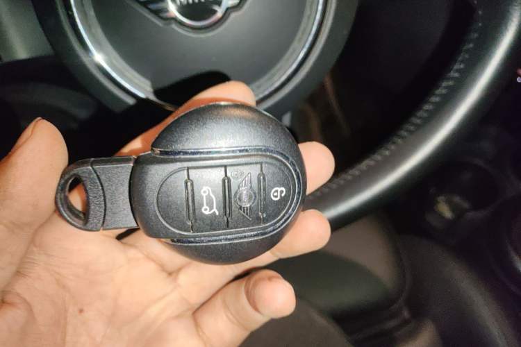 Used MINI 2023 1.5T COOPER Artist Five-Door Edition Vehicle Key