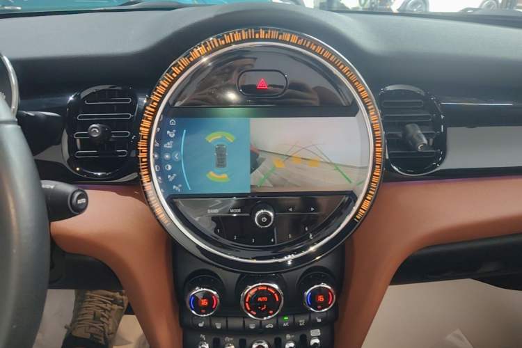 Used MINI 2023 Revised 1.5T COOPER CABRIO Artist Audio And AC Panel