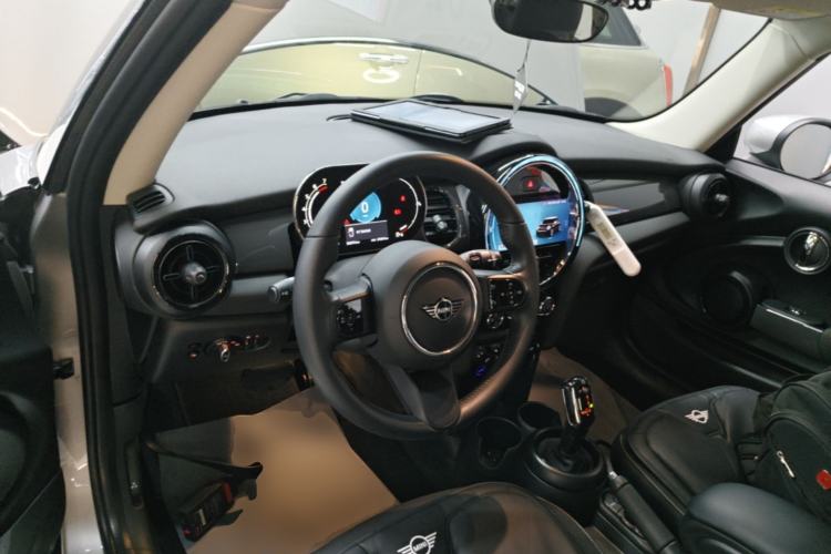 Used MINI 2023 1.5T ONE Center Console