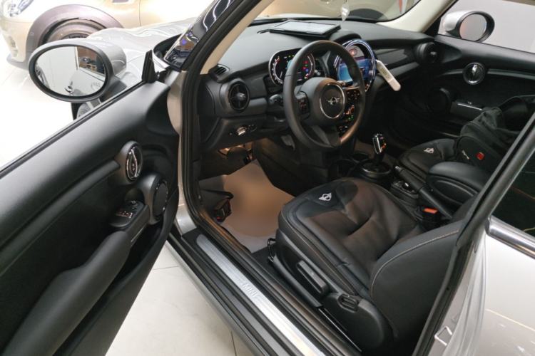 Used MINI 2023 1.5T ONE Driver Seat