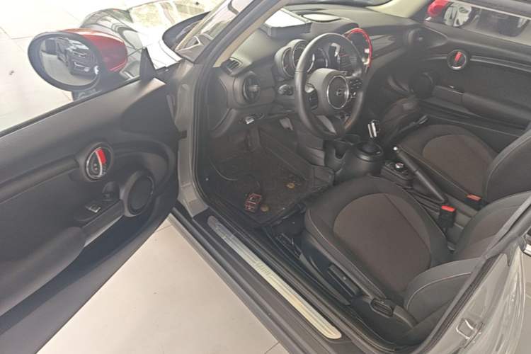 Used MINI 2023 1.5T ONE Driver Seat