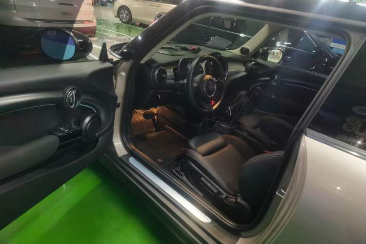 Used MINI 2023 1.5T COOPER Artist Driver Seat