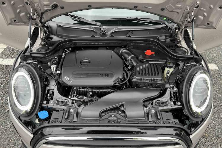 Used MINI 2023 Updated 1.5T COOPER Artist Five-Door Edition Engine Bay