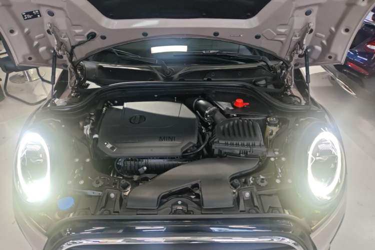 Used MINI 2023 Updated 1.5T COOPER Artist Engine Bay