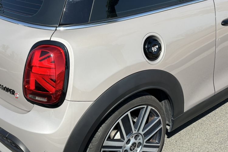 Used MINI 2023 Updated 2.0T COOPER S Artist Exterior 3