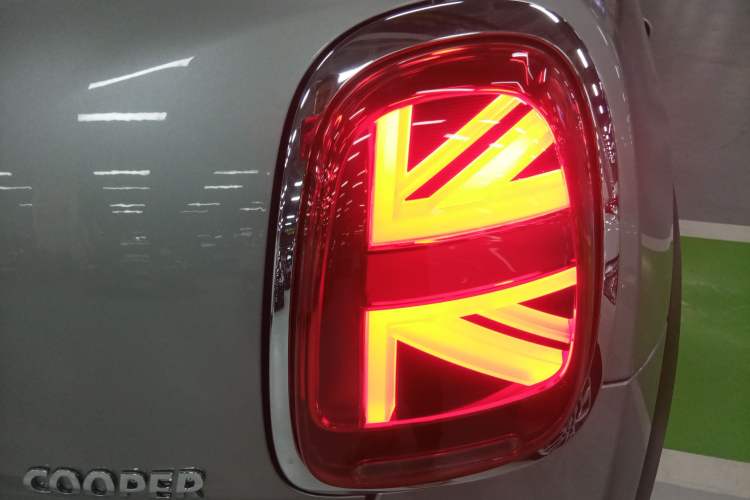 Used MINI 2023 Updated 1.5T COOPER Artist Exterior 3